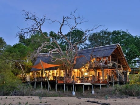 Rhino Post Safari Lodge Aussenansicht